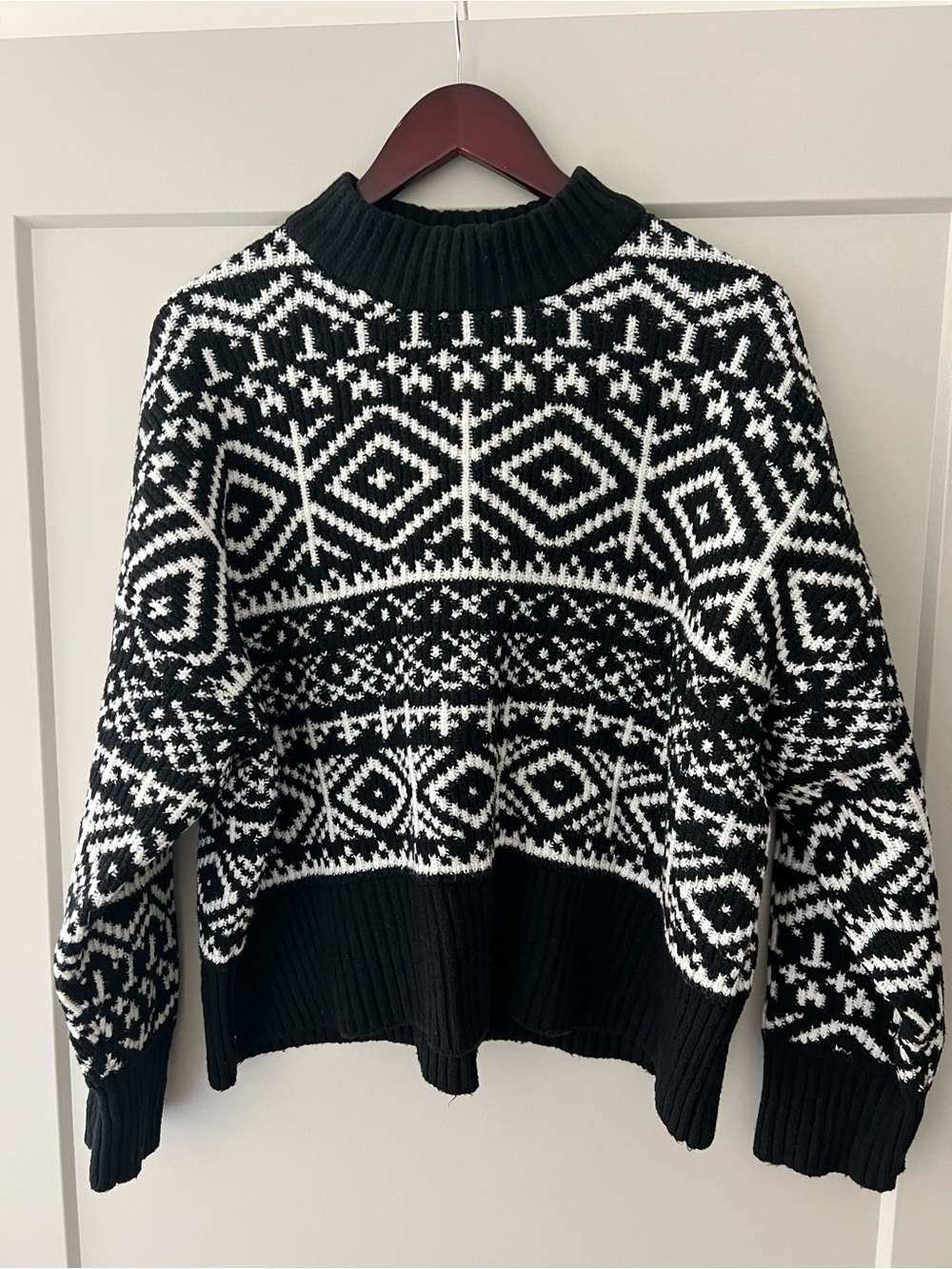 Old Navy Black & White Fair Isle Crewneck Sweater